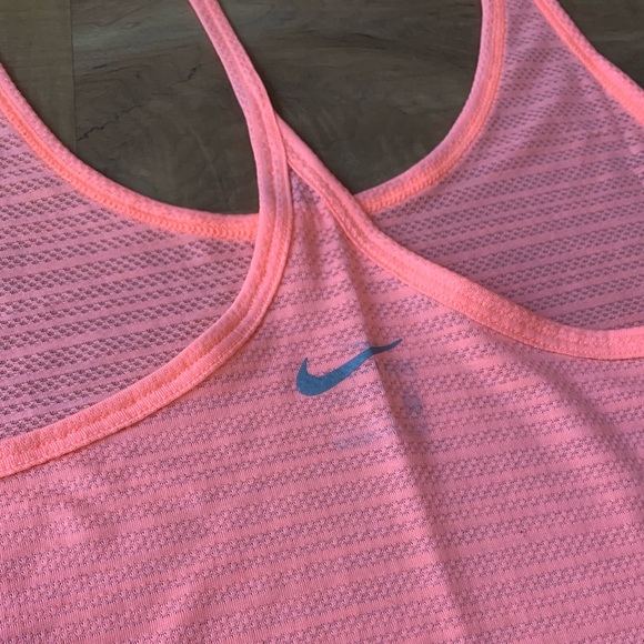 NWT Standard Fit Breathe Tank: Nike - Picture 14 of 16